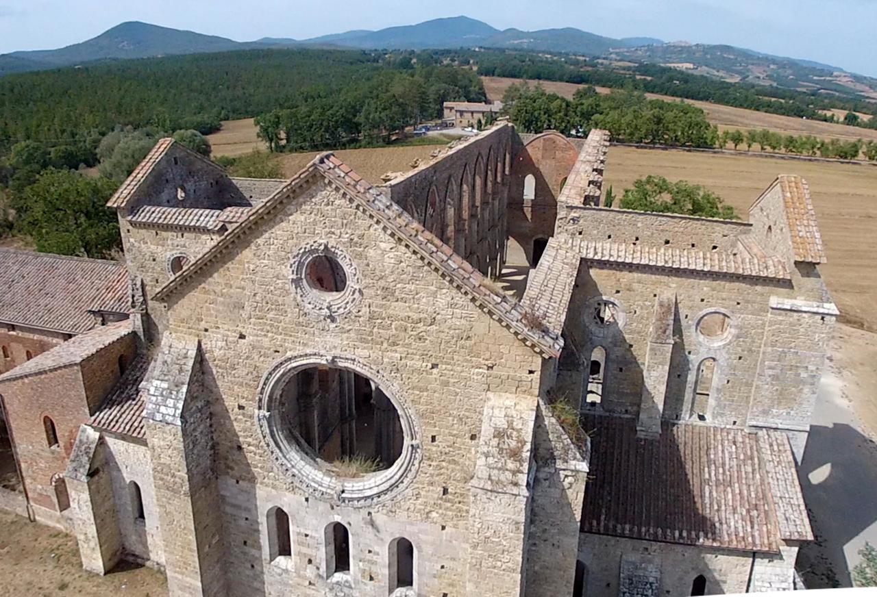 Апарт отель Casale San Galgano Кьюздино Экстерьер фото